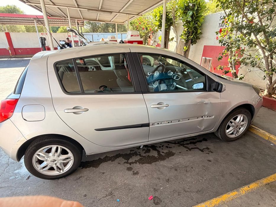 Vende -clio  2300 negociável — photo 2