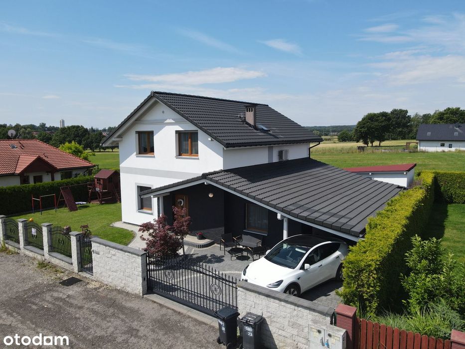 Komfortowy dom wolnostojący w spokojnej okolicy.