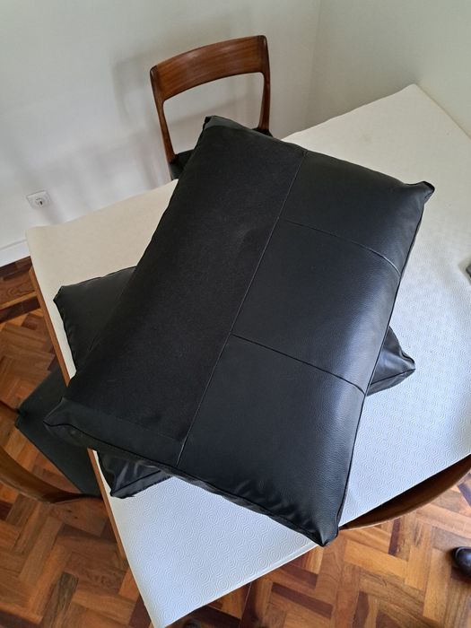 2 almofadas de sofá, preto