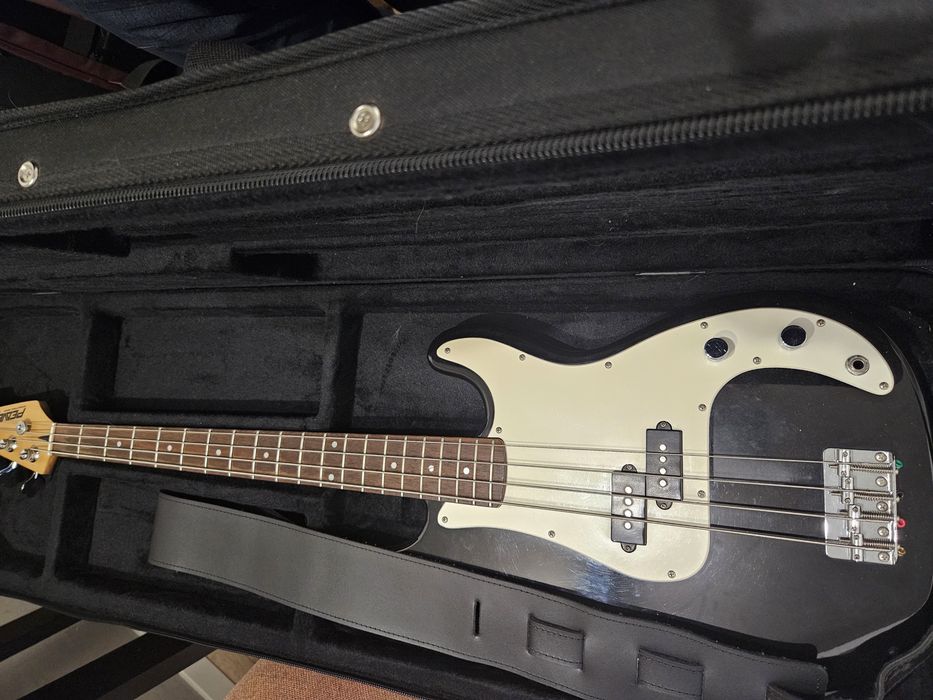 Gitara basowa Peavey Milestone II