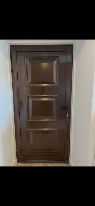 Porta de aluminio castanha