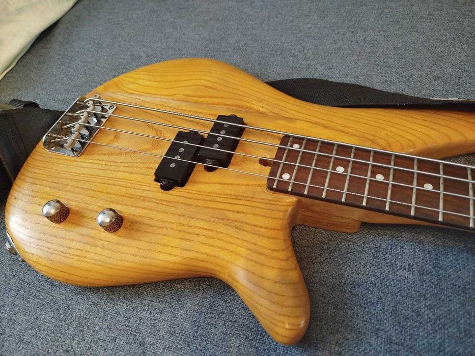 Бас гітара Yamaha