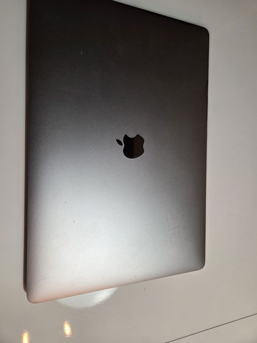 MacBook Pro 15" |i9-9980HK, 8-rdz 5 GHz| 32 GB|512 GB |Radeon PRO