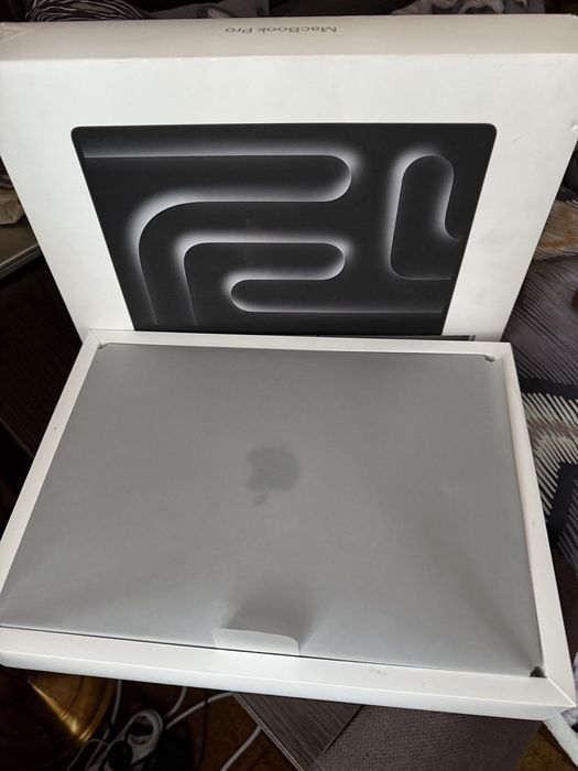 MacBook Pro m3 512/10gpu/8cpu