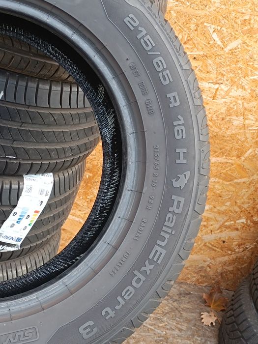 215/65R16 98H uniroyal RainExpert 3