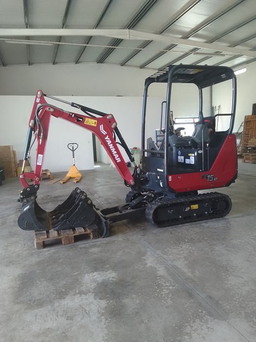 Mini giratória escavadora YANMAR Nova