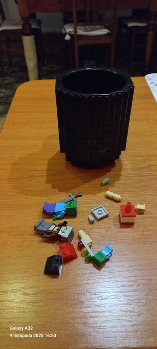 Kubek na kredki dla miłośników klocków Lego