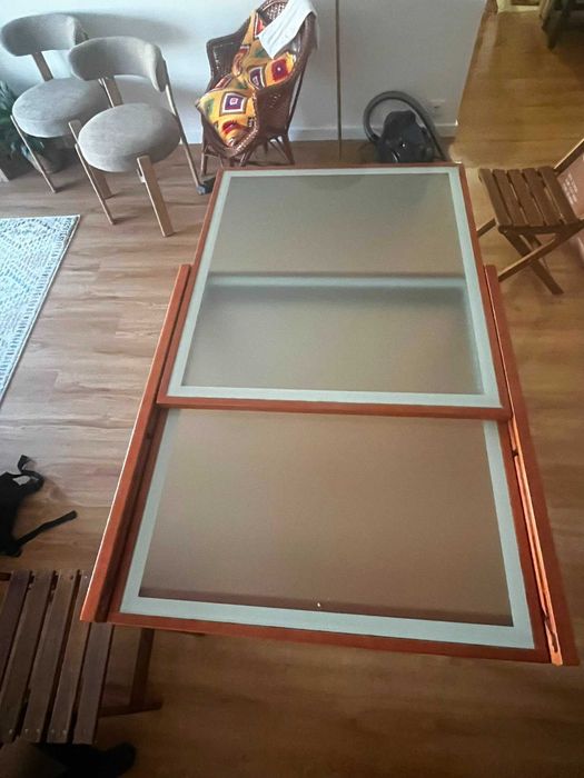 Mesa de Madeira Extensível com vidro Fosco