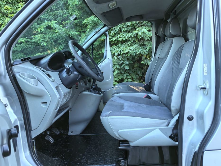 Opel Vivaro_2012_LONG_2.0 90KM_Serwisowany_Prywatny