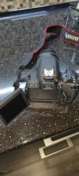 Фотоаппарат Canon EOS 700D