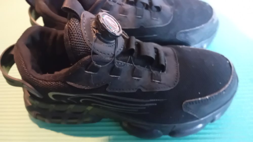 Buty z metalem wsirodku