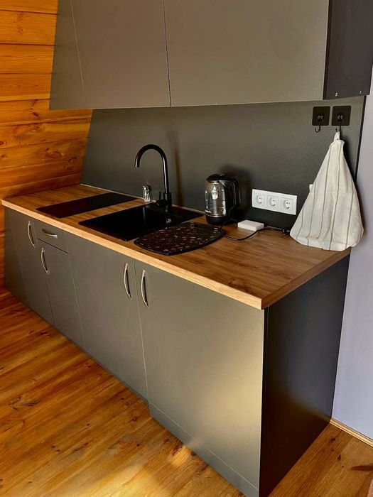 Подобова оренда будиночку з басейном та чаном  біля Львова