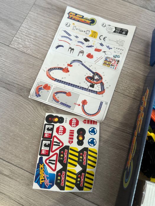 Tory wyścigowe z samochodzikami