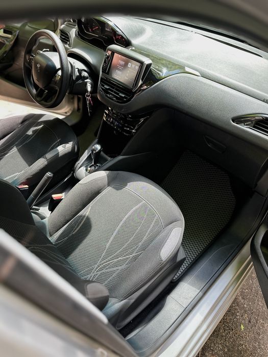 Продам авто / машину Peugeot , пежо 208 2014 рік