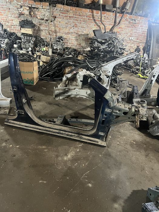 Передняя Четверть  центральная стойка Chevrolet Malibu