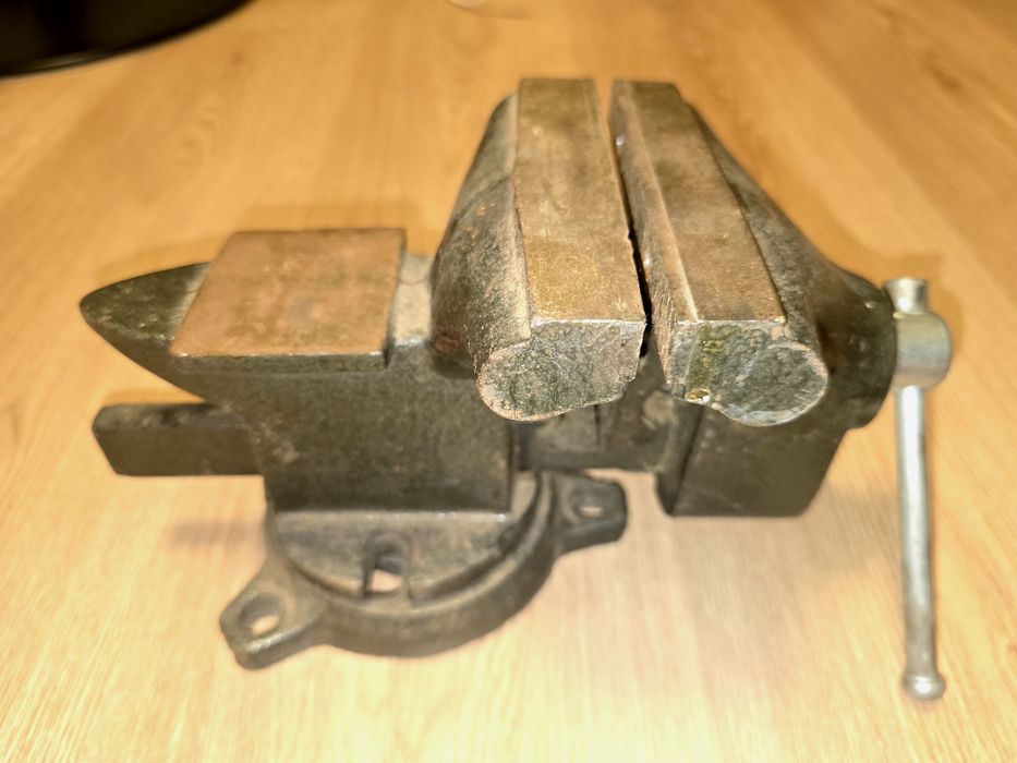 Torno de bancada com mini bigorna