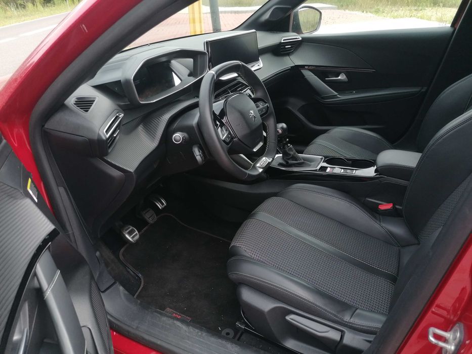 Peugeot 208 GT     LED / Ambiente