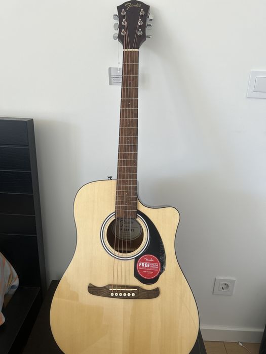 Guitarra Elétrica Acústica (Fender)