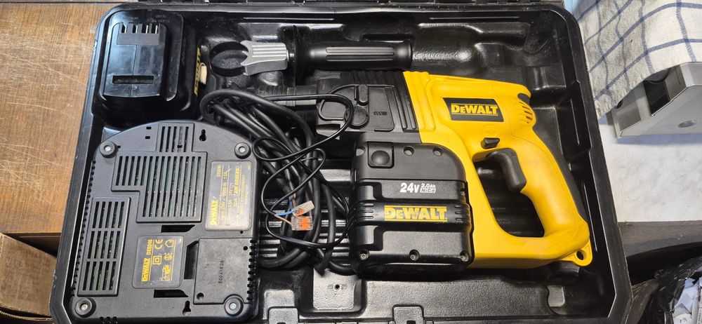 Wiertarka udarowa Dewalt AKU 24 V Nowa