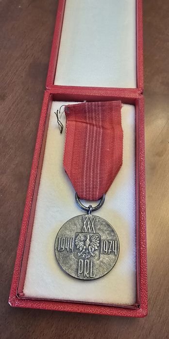 Medal 30-lecia Polski Ludowej 1944–1974 PRL z etui – oryginał