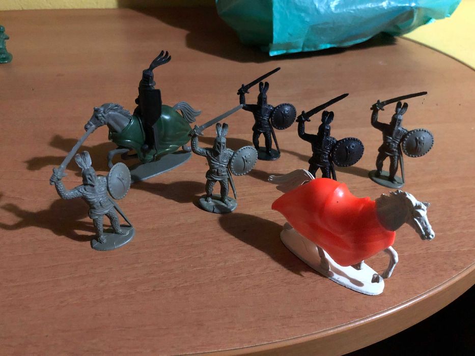 Brinquedos Variados (alguns coleccionáveis)