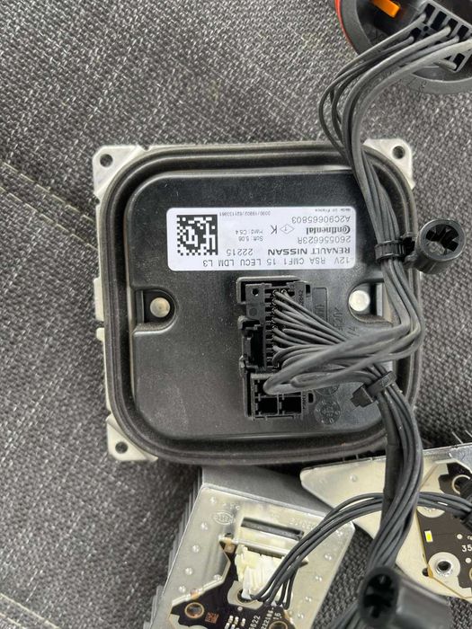 Запчастини для фари на  RENAULT TRAFIC FULL LED