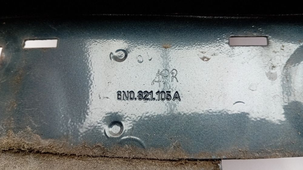 Guarda-lamas esquerdo VOLKSWAGEN Polo (6N)