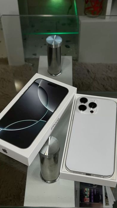 iPhone 16 Pro Max 256GB — Titanium