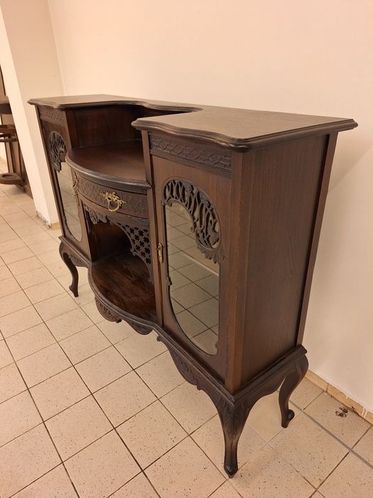 Piękna komoda w stylu ludwikowskim.