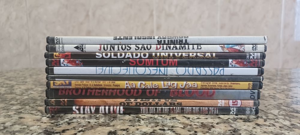 Grande lote de 70 filmes de vários géneros
