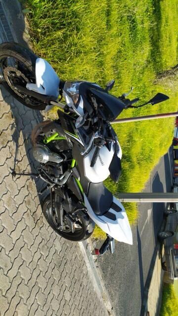 Kawasaki z650 branca e verde