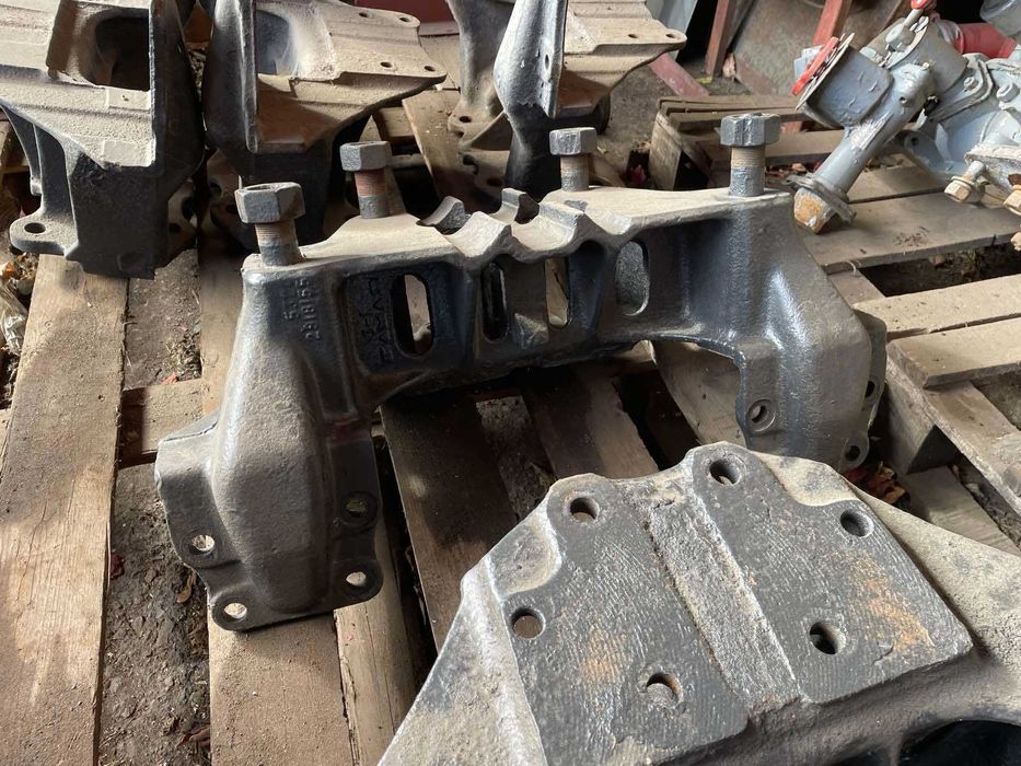 Продам кронштейн крепления оси балансира ( левый, правый ) КамАЗ 5320.