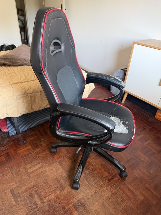 Cadeira gaming/escritório preta e vermelha