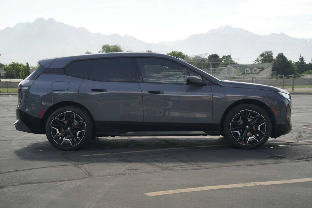 BMW iX xDrive50      2024