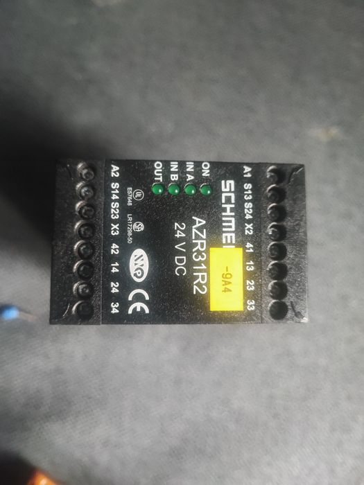 Przekaźnik bezpieczeństwa SCHMERSAL AZR31R2 24V DC – E-STOP / Safety R