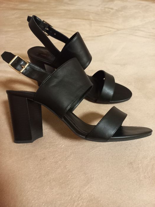 Босоножки жіночі