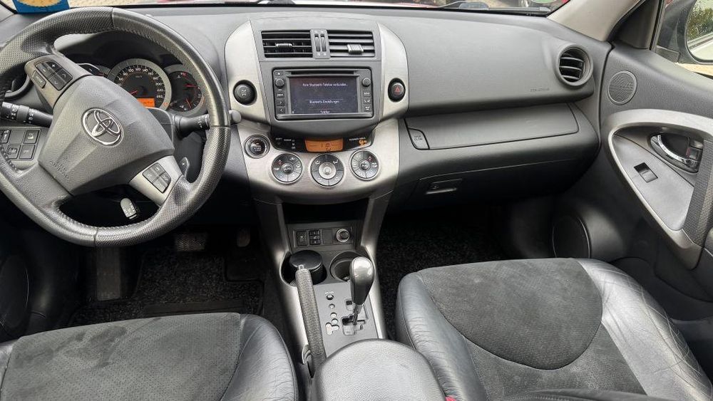 Toyota RAV-4 2012...