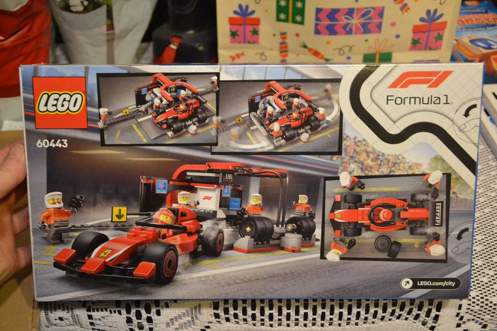 Lego City Formula 1 Ferrari Racing Pit Stop mechanicy