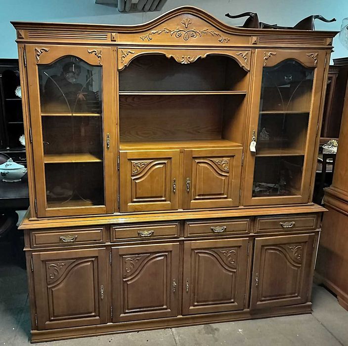 Móvel de Sala em Castanho  com Mesa e Cadeiras -  Novo