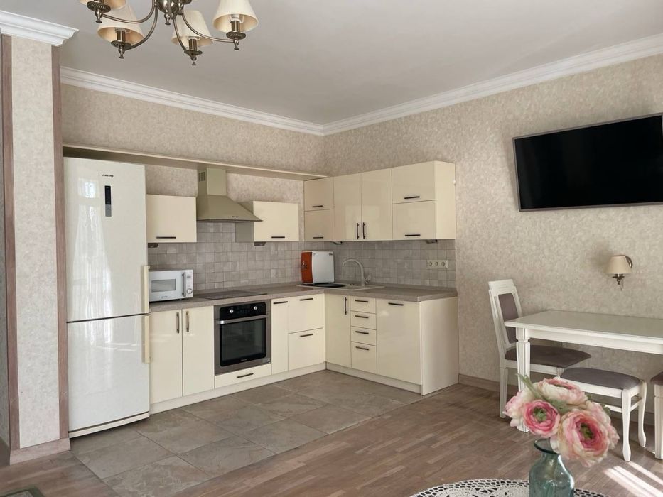 Оренда квартири біля метро Лівобережна