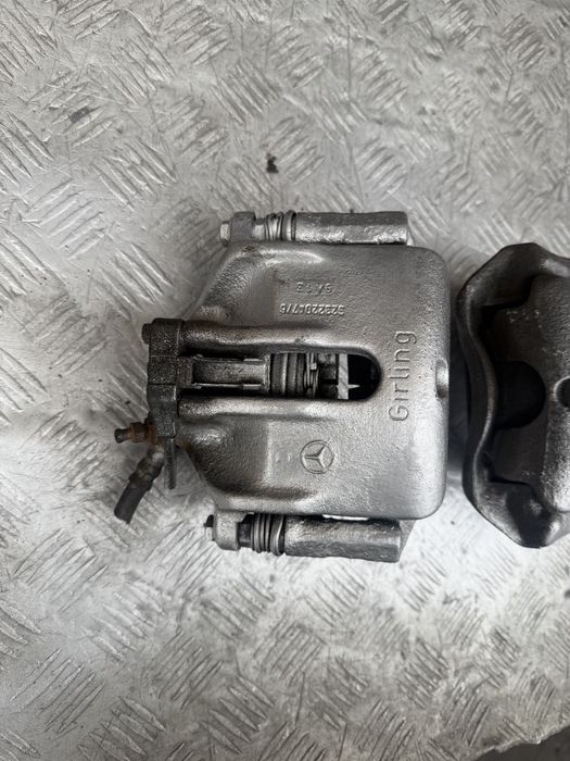 Суппорт передний Мерседес 124 mercedes w124 год 1990