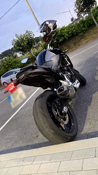 Bmw f900r.      .