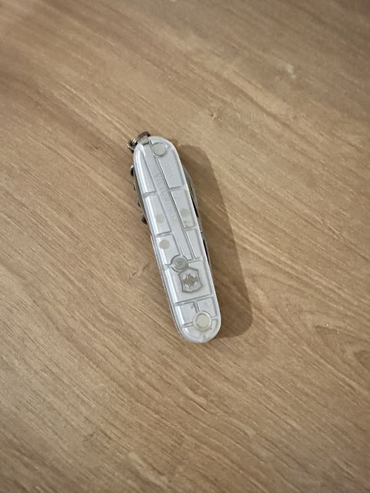 Super scyzoryk z otwieraczem