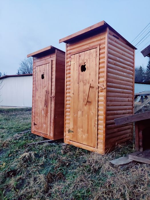 Туалет деревянний