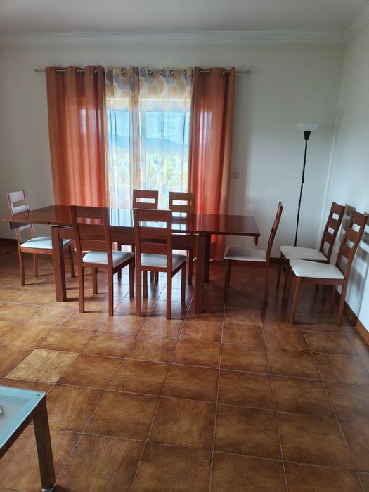 Conjunto de mesa extensível com 8 cadeiras