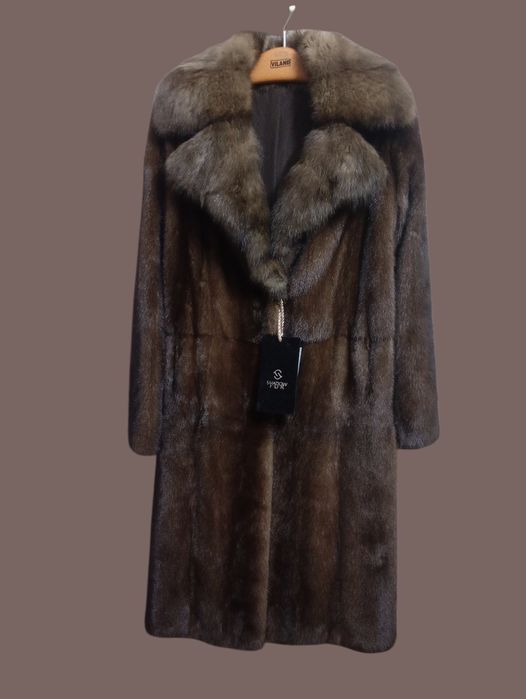 Новая. Длина 118см. Норковая шуба с соболем. Натуральная шуба