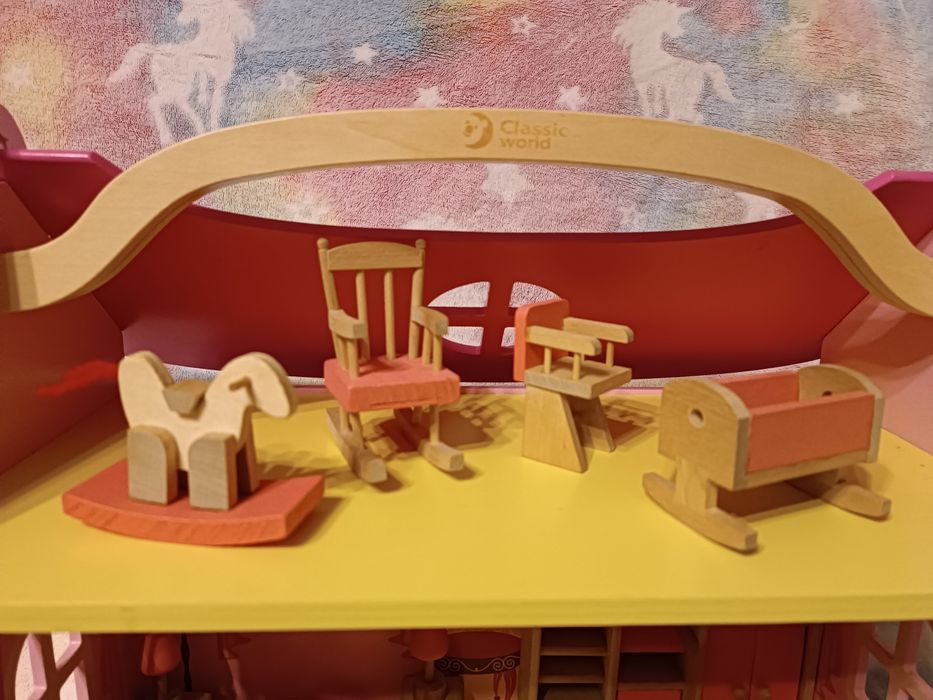 Duży zestaw drewniany dla dziewczynki: domek, mebelki, ludziki