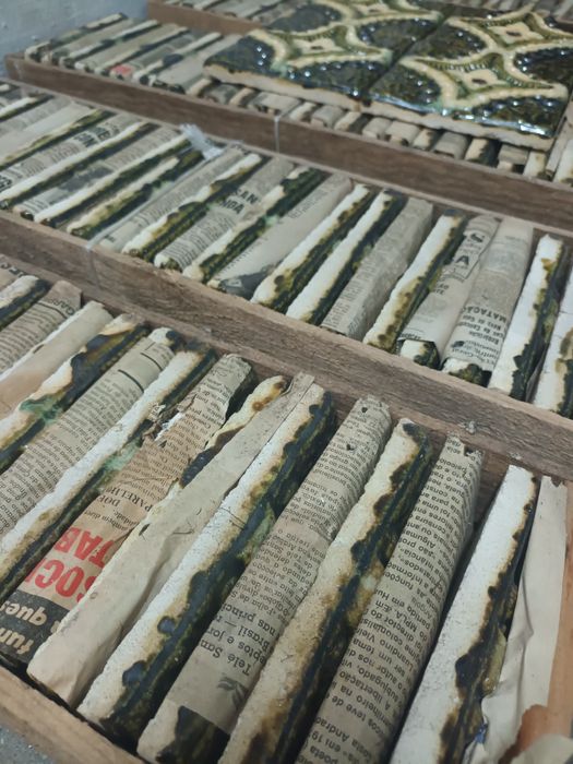 Azulejos de relevo antigos nunca aplicados