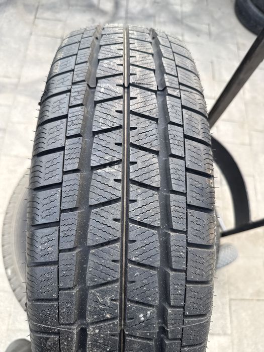 Шини резина 225/75/16с r16c Falken зимня нова