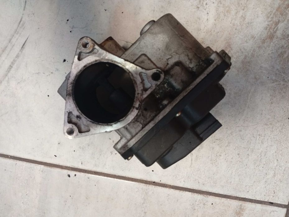 Zawór EGR VW Golf VI Passat B6 B7 Audi A4 B8 A3 8P 2.0 TDI